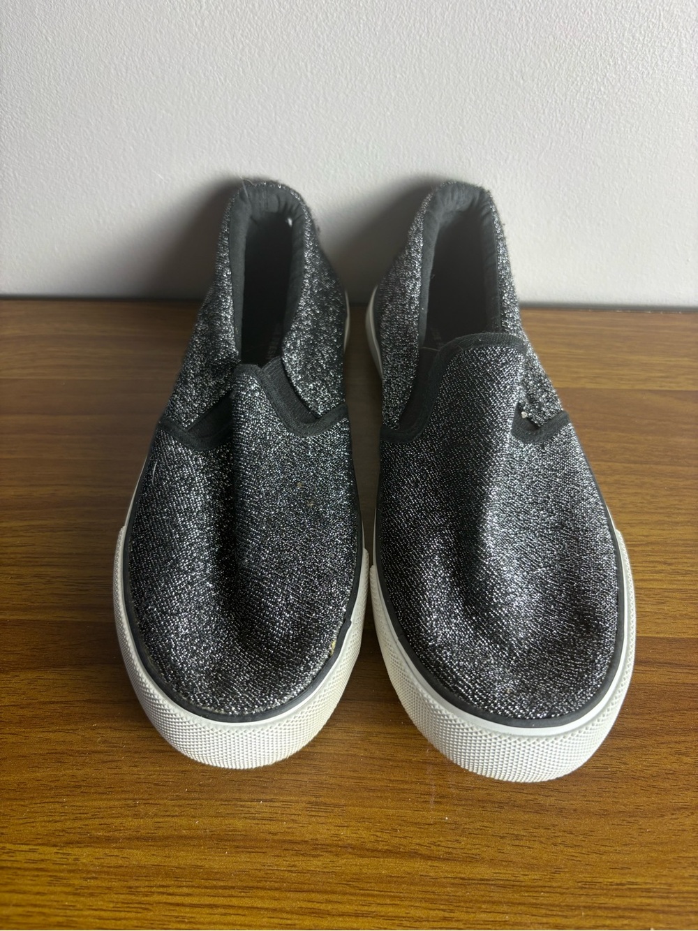 Joe Fresh Girls' Glitter Slip-On Sneakers in Black Youth Size 5